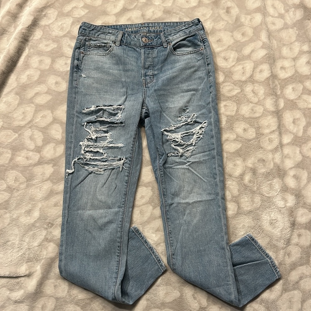 American Eagle Tomgirl Distressed Jeans Size 4 Long